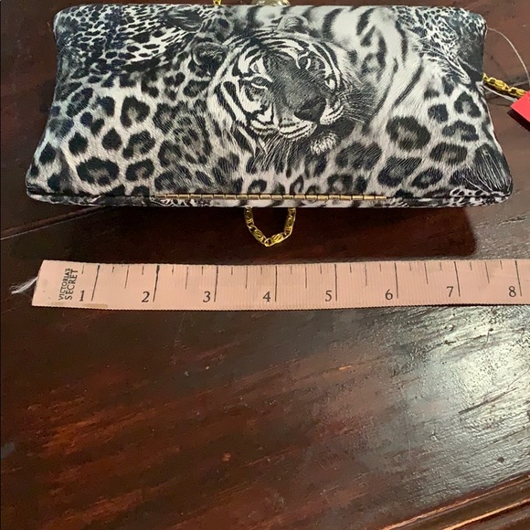 NWT clutch snow leopard w/cat print jeweled close - Picture 6 of 7
